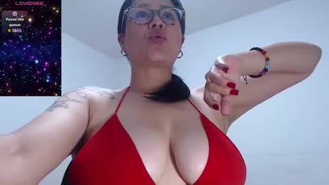 Snapshot of milfcamila367608 chatting on 11/25/25, 05:18 camila online show from 11/25/25, 05:18