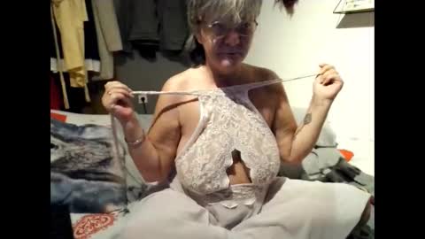 Milfchantal online show from 09/27/25, 02:49