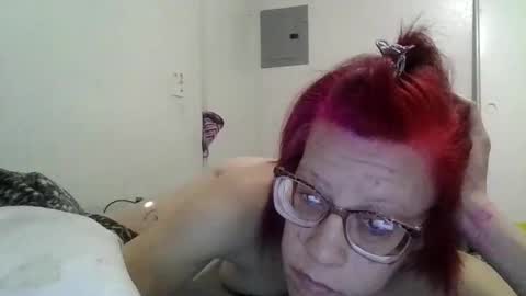 Snapshot of milfmadeslut chatting on 04/15/26, 04:25 milfmadeslut online show from 04/15/26, 04:25
