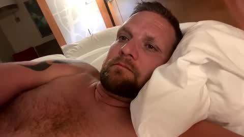 Snapshot of milfsmash chatting on 10/18/25, 03:31 milfsmash online show from 10/18/25, 03:31