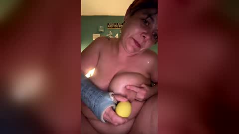 Snapshot of milfy1900s chatting on 04/12/26, 06:07 milfy1900s online show from 04/12/26, 06:07