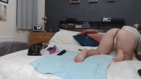 Snapshot of milfyanddaddy chatting on 09/26/25, 07:29 milfyanddaddy online show from 09/26/25, 07:29