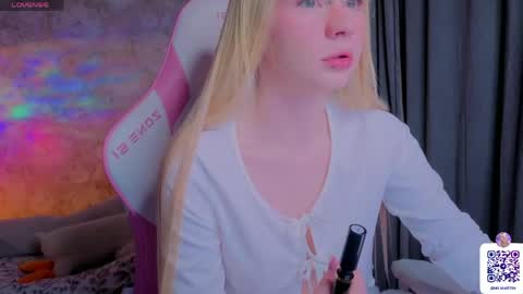 Snapshot of miliameow chatting on 04/15/26, 11:05 Milia online show from 04/15/26, 11:05