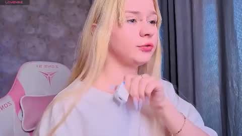Milia online show from 06/15/26, 04:20