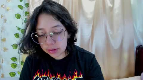 Snapshot of milie_yue206028 chatting on 12/02/25, 02:34 Millie online show from 12/02/25, 02:34