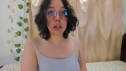 Snapshot of milie_yue206028 chatting on 12/15/25, 02:21 Millie online show from 12/15/25, 02:21