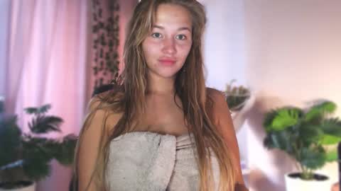 milk_bunny_ online show from 09/25/25, 09:02