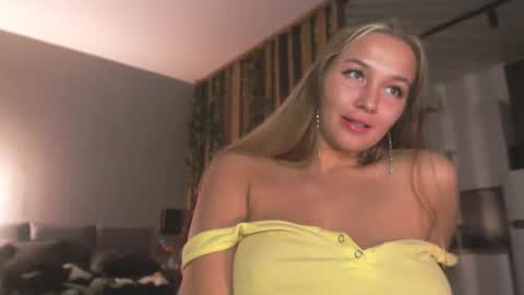 milk_bunny_ online show from 02/21/26, 08:48