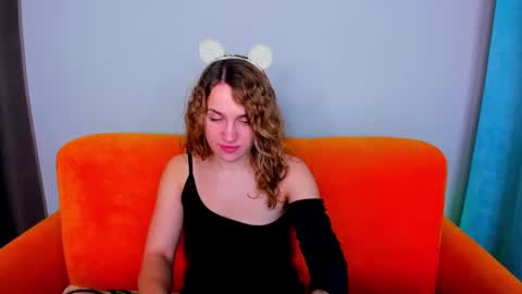 milkablond online show from 02/26/25, 04:03