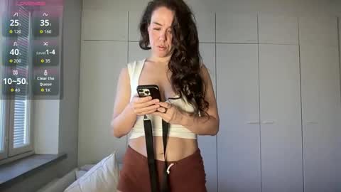 Snapshot of milkandhoneylullabies chatting on 04/08/26, 08:36 Milk online show from 04/08/26, 08:36