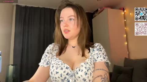 Snapshot of milkbun_x chatting on 04/15/26, 10:43 KiteNext stream 0300-0900UTS5 online show from 04/15/26, 10:43