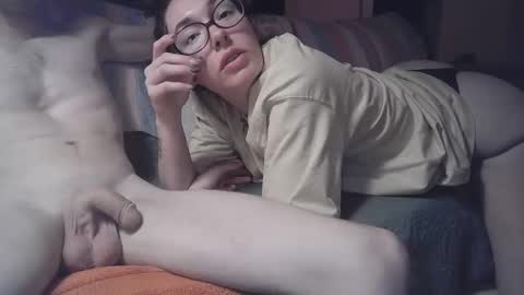 Snapshot of milknhunnny chatting on 12/22/25, 04:42 milknhunnny online show from 12/22/25, 04:42