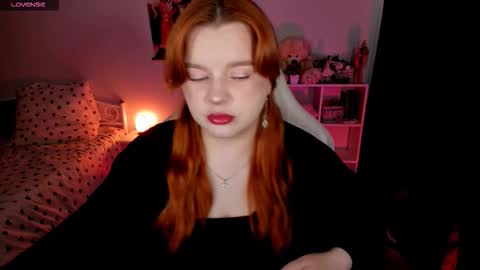 Snapshot of milky_wayx chatting on 10/27/25, 05:22 Lisa online show from 10/27/25, 05:22