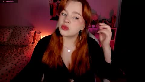 Snapshot of milky_wayx chatting on 11/06/25, 05:41 Lisa online show from 11/06/25, 05:41