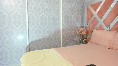 Sofia  online show from 11/28/25, 05:15