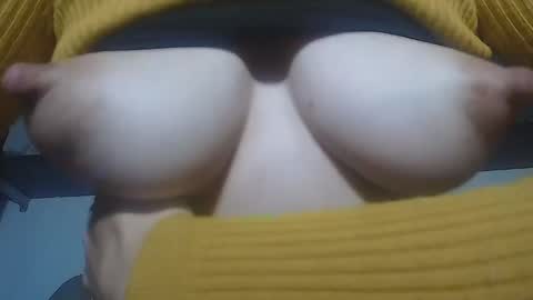 Snapshot of milkycandycce chatting on 12/26/24, 10:52 C online show from 12/26/24, 10:52