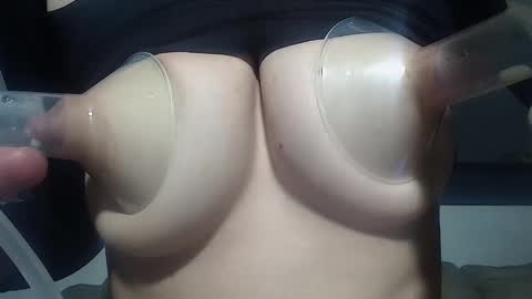 Snapshot of milkycandycce chatting on 01/28/25, 10:01 C online show from 01/28/25, 10:01