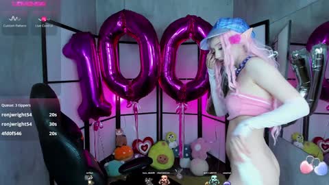 Snapshot of milkycute chatting on 01/24/25, 01:03 milky cute online show from 01/24/25, 01:03