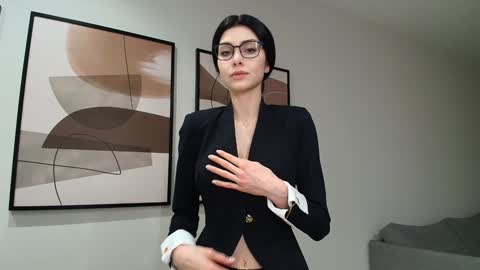 milla bella online show from 12/13/25, 07:42