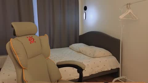 Snapshot of milla_bellaa chatting on 03/15/26, 04:40 Eva online show from 03/15/26, 04:40