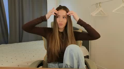 Snapshot of milla_bellaa chatting on 03/23/26, 04:27 Eva online show from 03/23/26, 04:27