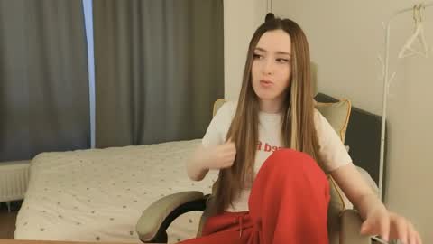 Snapshot of milla_bellaa chatting on 03/28/26, 05:07 Eva online show from 03/28/26, 05:07