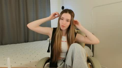 Snapshot of milla_bellaa chatting on 04/02/26, 04:54 Eva online show from 04/02/26, 04:54