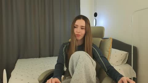 Snapshot of milla_bellaa chatting on 04/03/26, 05:27 Eva online show from 04/03/26, 05:27