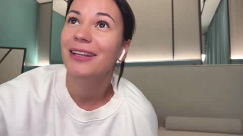 Mila online show from 01/27/25, 10:06