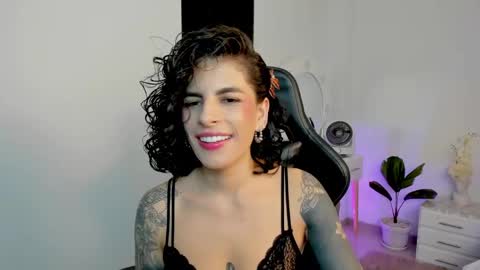 Snapshot of milla_pixxie chatting on 12/06/24, 06:04 Milagros online show from 12/06/24, 06:04