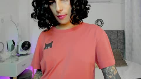 Snapshot of milla_pixxie chatting on 02/01/25, 06:43 Milagros online show from 02/01/25, 06:43