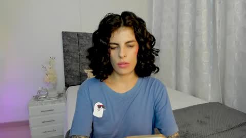 Snapshot of milla_pixxie chatting on 02/10/25, 05:25 Milagros online show from 02/10/25, 05:25