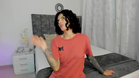 Snapshot of milla_pixxie chatting on 02/15/25, 04:03 Milagros online show from 02/15/25, 04:03