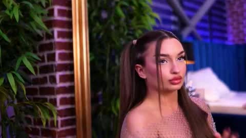 Milla online show from 11/17/25, 06:30