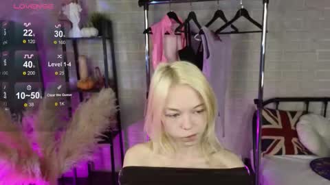 Hello  Im Mila online show from 10/22/25, 08:47