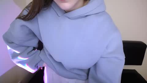 Milla online show from 11/20/25, 09:31