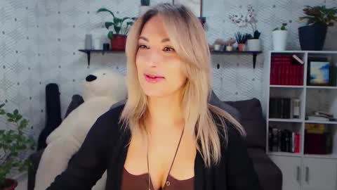 MillaXQueen online show from 02/07/26, 04:22