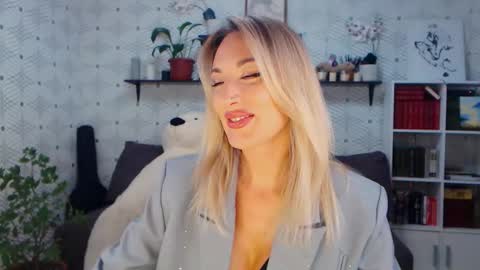MillaXQueen online show from 06/06/26, 02:44