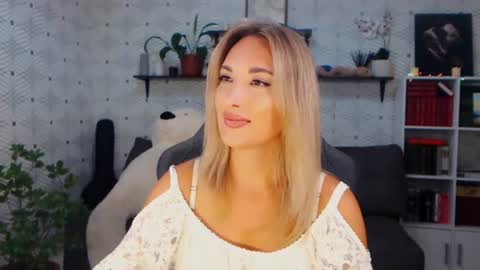 Snapshot of millaxqueen chatting on 07/30/26, 03:44 MillaXQueen online show from 07/30/26, 03:44