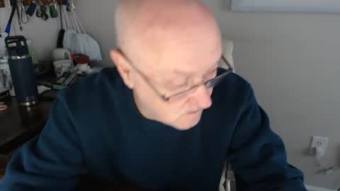 Snapshot of millenium0129 chatting on 12/18/25, 03:29 millenium0129 online show from 12/18/25, 03:29