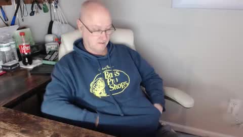 millenium0129 online show from 12/23/25, 01:58