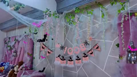 Snapshot of milleyjones_ chatting on 10/25/25, 08:03 milleyjones_ online show from 10/25/25, 08:03