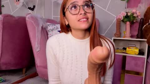 Snapshot of milleyjones_ chatting on 10/28/25, 06:10 milleyjones_ online show from 10/28/25, 06:10