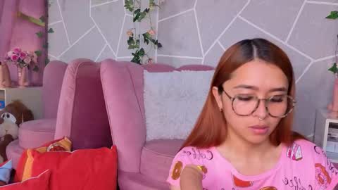 Snapshot of milleyjones_ chatting on 11/17/25, 08:58 milleyjones_ online show from 11/17/25, 08:58