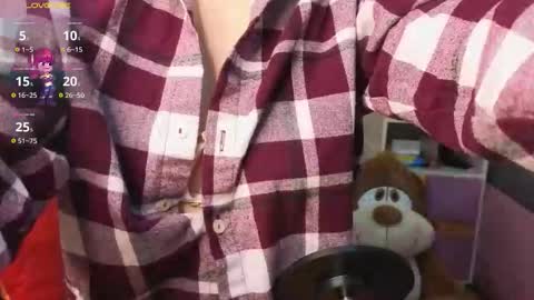 Snapshot of milleyjones_ chatting on 11/25/25, 12:27 milleyjones_ online show from 11/25/25, 12:27