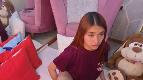 Snapshot of milleyjones_ chatting on 11/26/25, 07:59 milleyjones_ online show from 11/26/25, 07:59