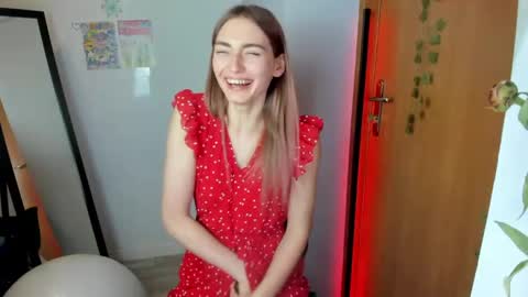 Snapshot of millie_lacroix chatting on 06/02/26, 06:54 millie_lacroix online show from 06/02/26, 06:54