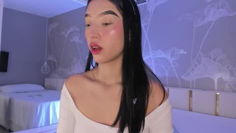 Snapshot of millieskinny_ chatting on 12/22/25, 11:24 Ana Maria online show from 12/22/25, 11:24