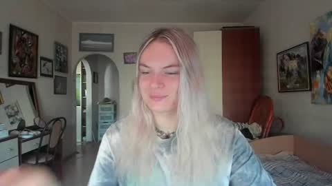 mili-kira online show from 08/03/26, 04:22