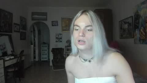 mili-kira online show from 08/03/26, 04:55